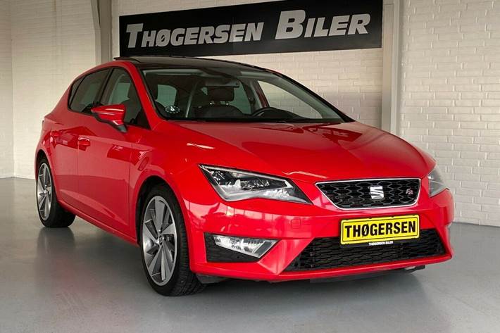 Rød Seat Leon fra 2015