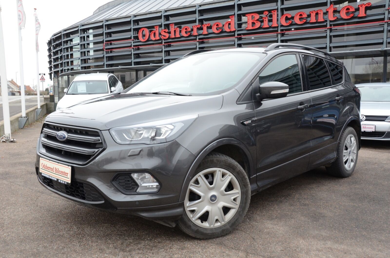 Grå Ford Kuga fra 2017