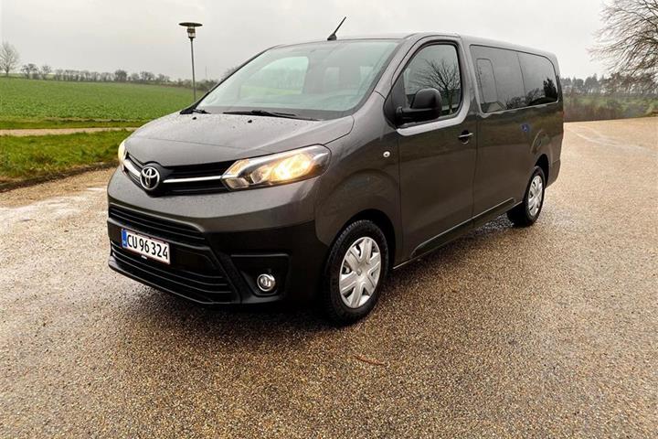 Grå Toyota Proace Verso fra 2020