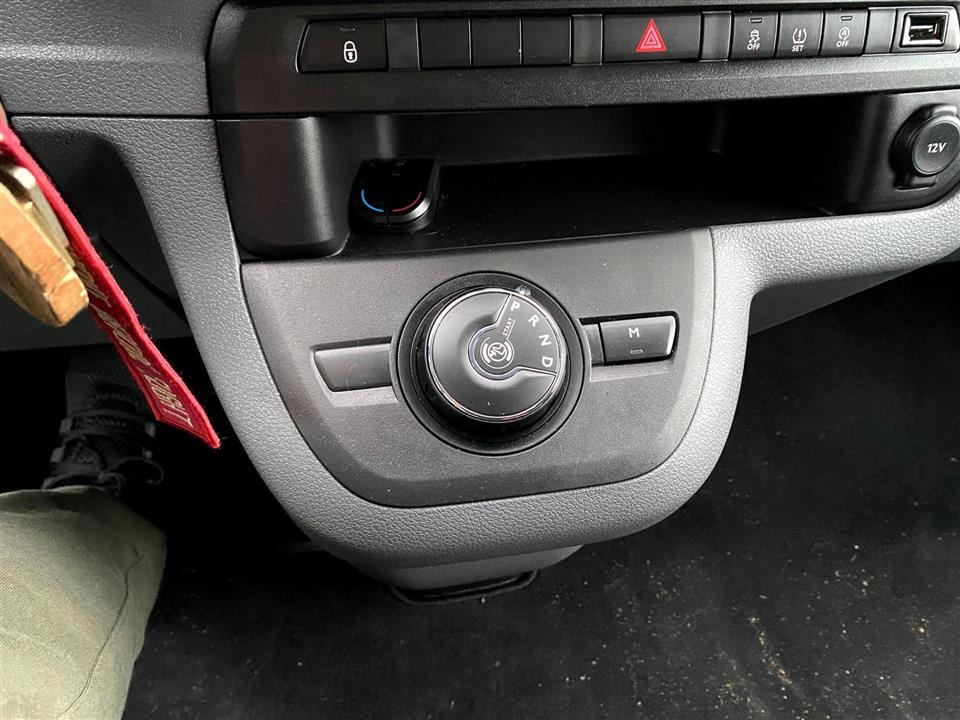 Grå Toyota Proace Verso fra 2020