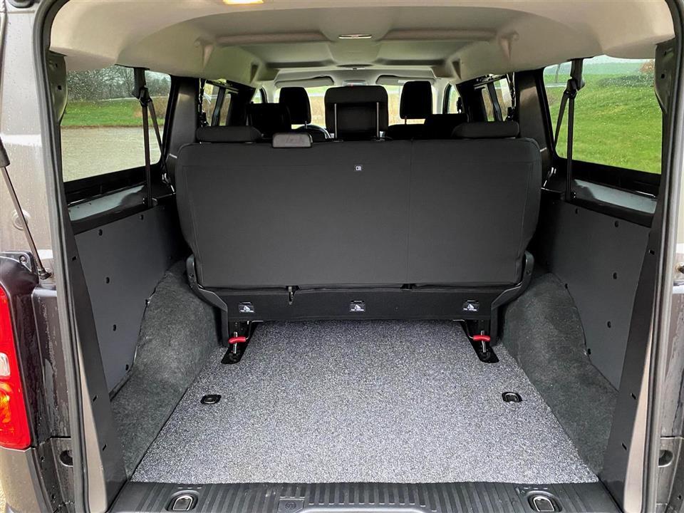 Grå Toyota Proace Verso fra 2020