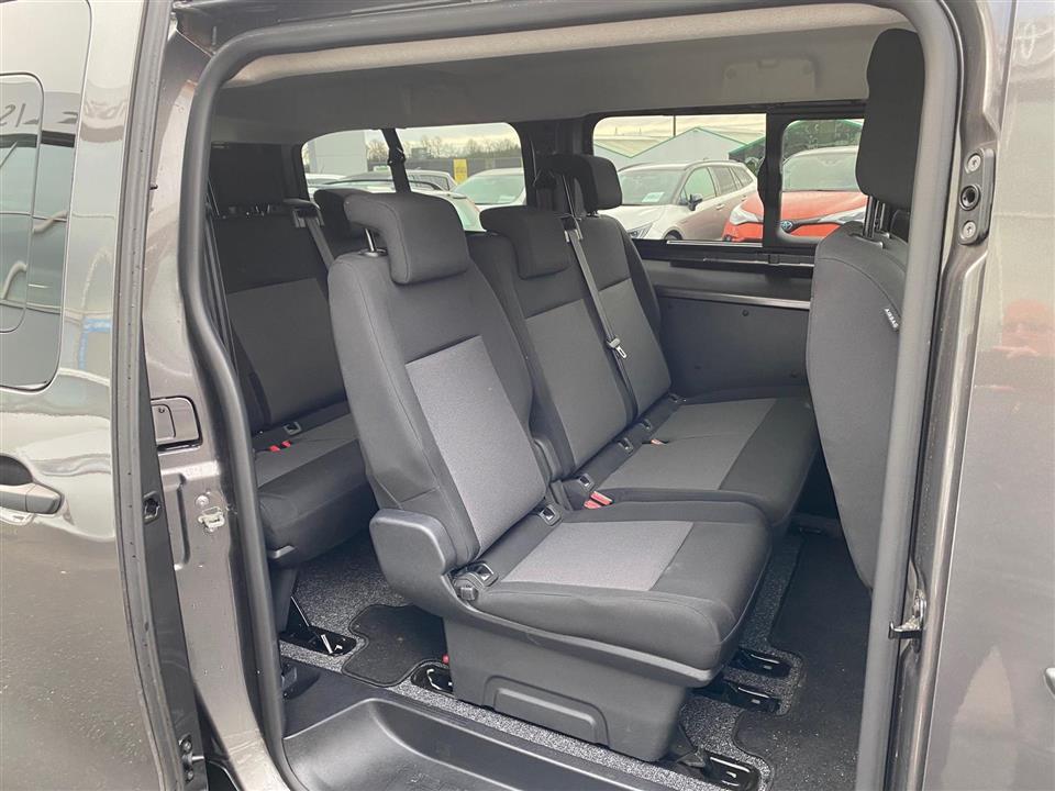 Grå Toyota Proace Verso fra 2020