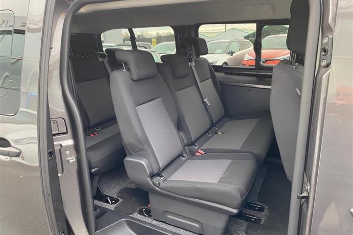 Grå Toyota Proace Verso fra 2020