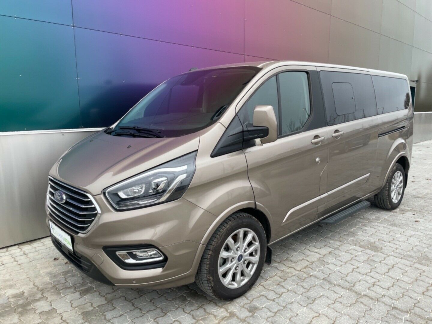 Grå Ford Tourneo Custom 320L fra 2021