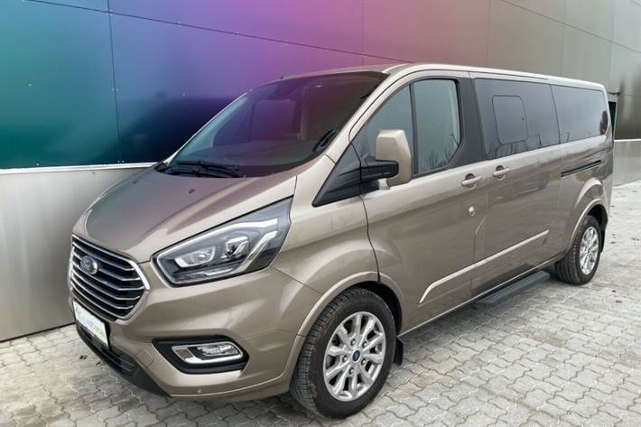 Grå Ford Tourneo Custom 320L fra 2021