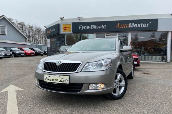 Grå Skoda Octavia fra 2011