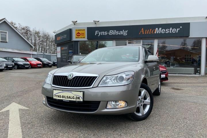 Grå Skoda Octavia fra 2011