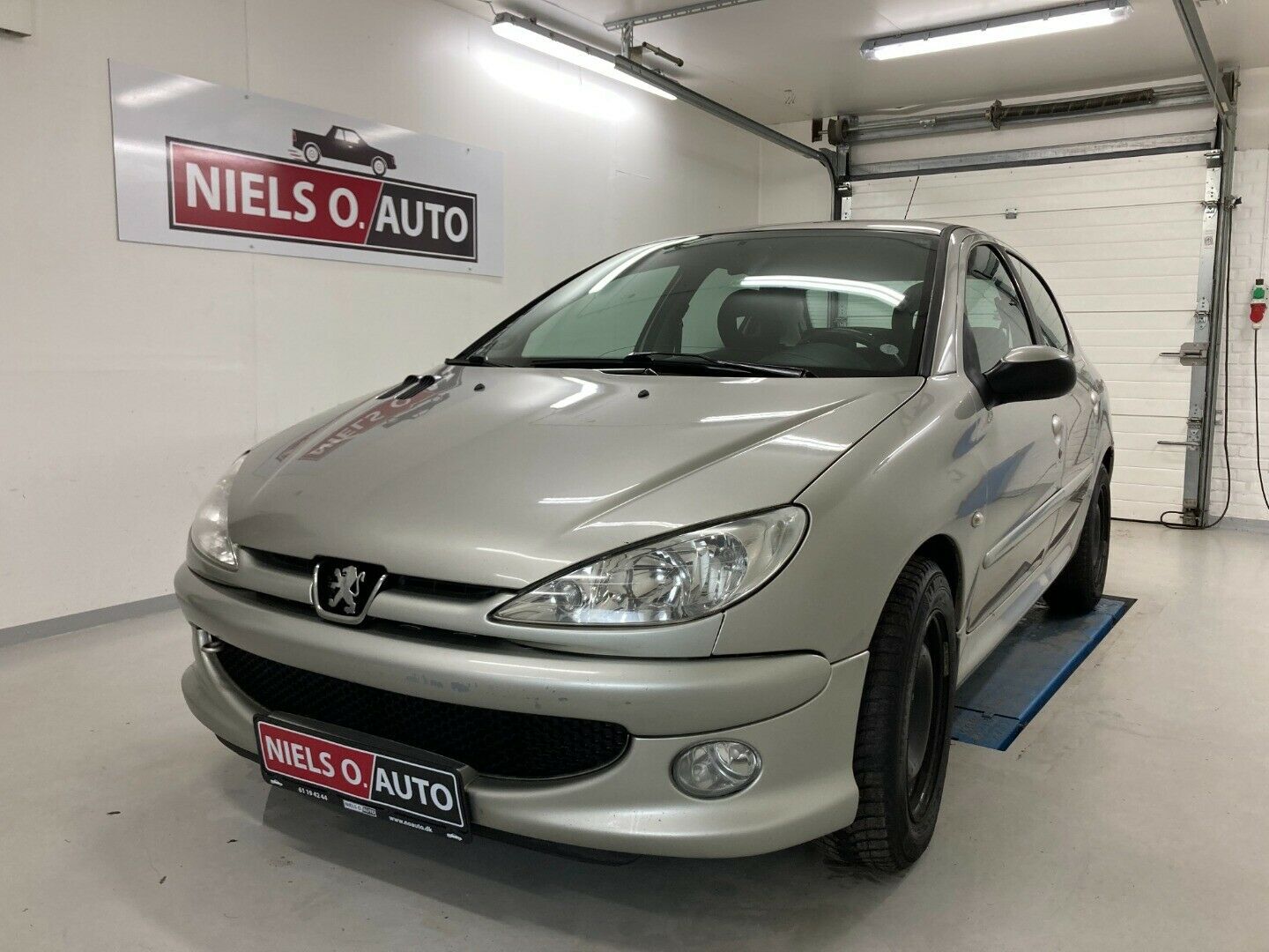 Grå Peugeot 206 fra 2008