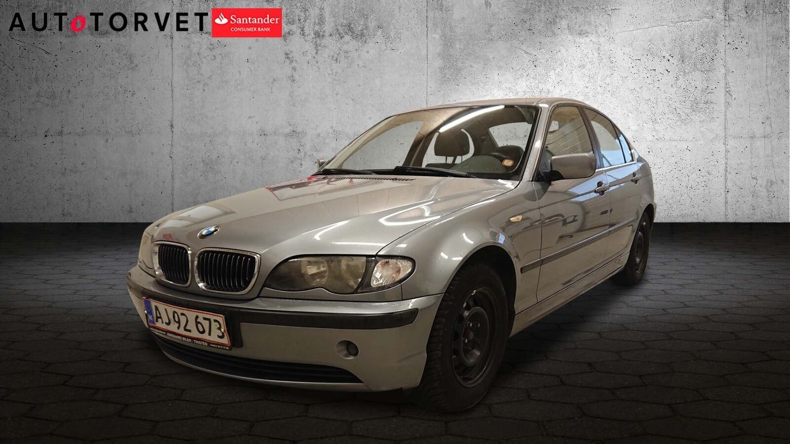 Grå BMW 320i fra 2003