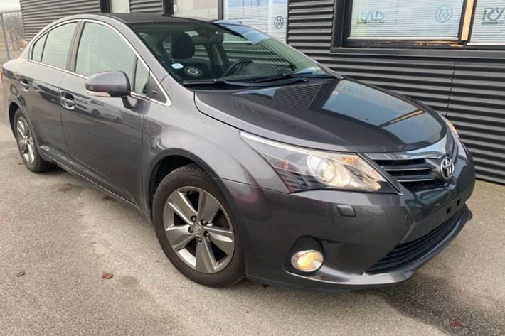 undefined Toyota Avensis fra 2015