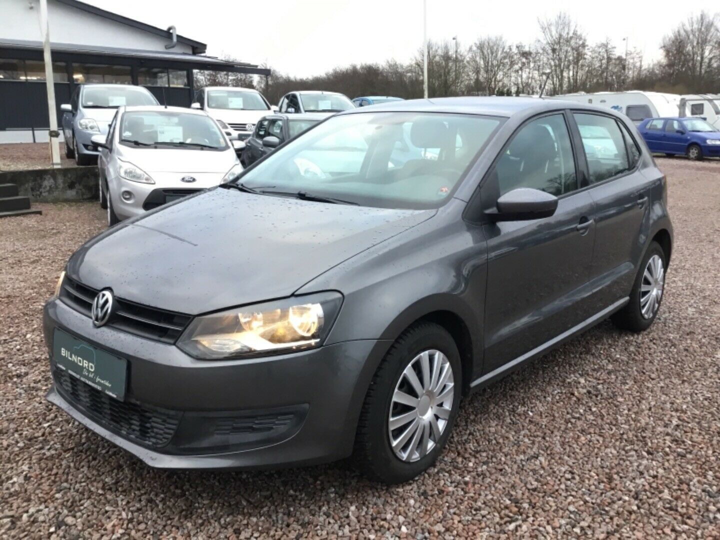 Grå VW Polo fra 2010