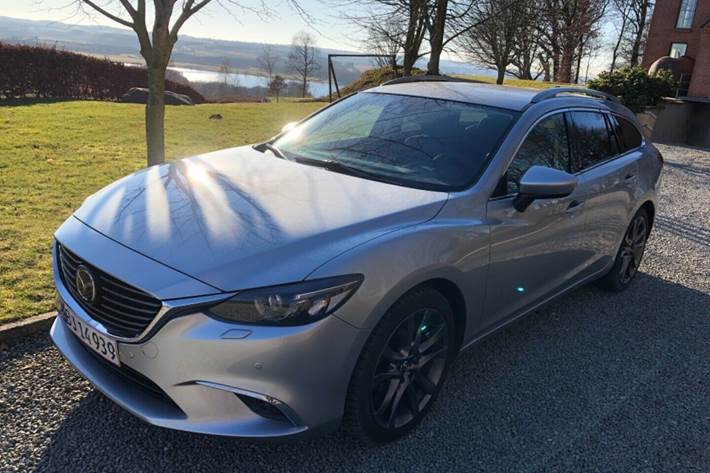 Grå Mazda 6 fra 2016