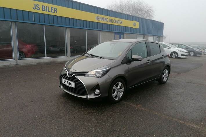 Grå Toyota Yaris fra 2016
