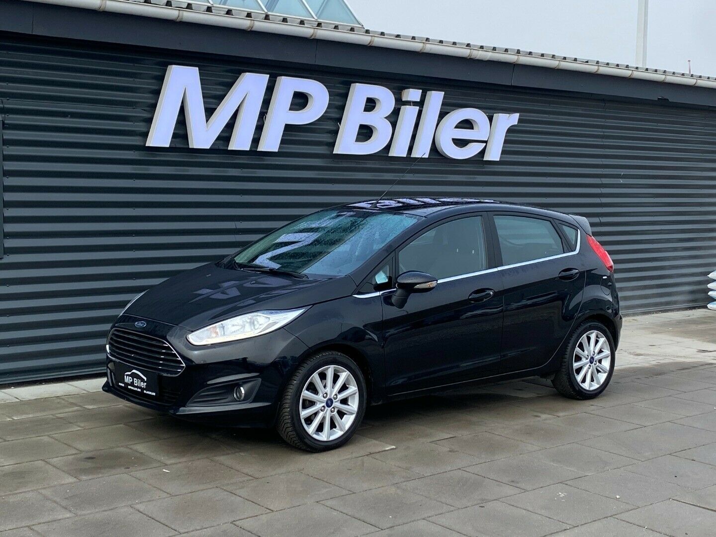 Grå Ford Fiesta fra 2017