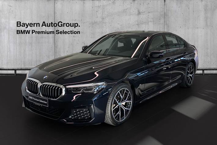Grå BMW 520d fra 2021