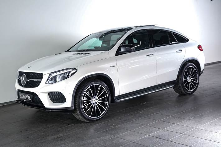 Grå Mercedes GLE43 fra 2017