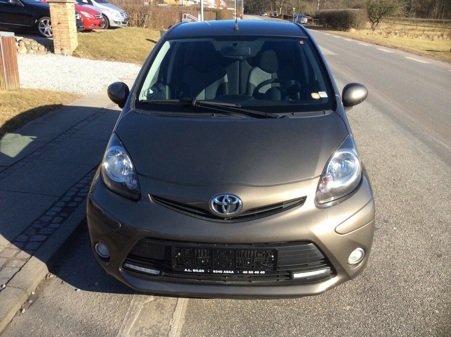 Grå Toyota Aygo fra 2012