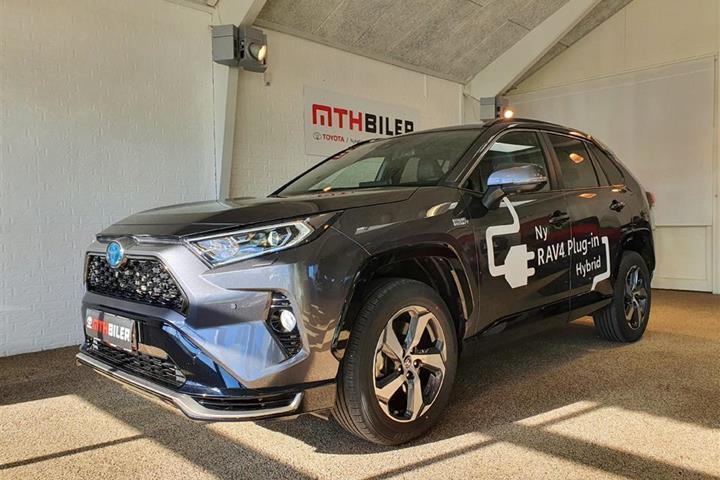 Grå Toyota RAV4 fra 2020