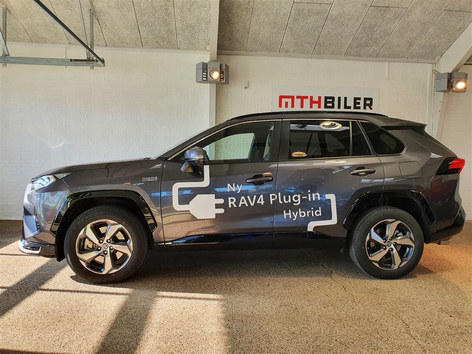 Grå Toyota RAV4 fra 2020