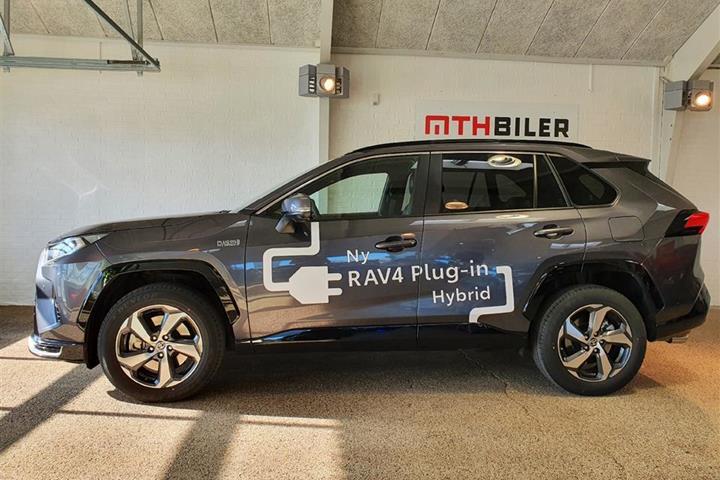 Grå Toyota RAV4 fra 2020