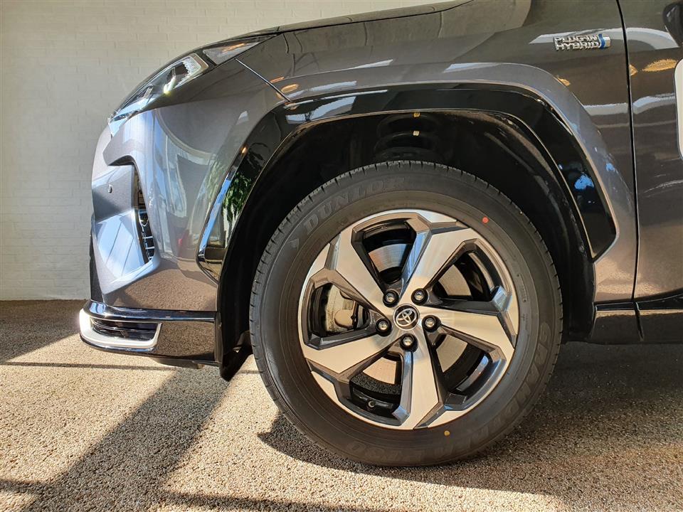 Grå Toyota RAV4 fra 2020