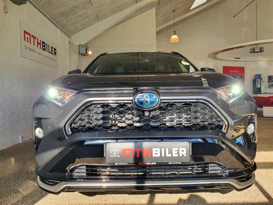 Grå Toyota RAV4 fra 2020