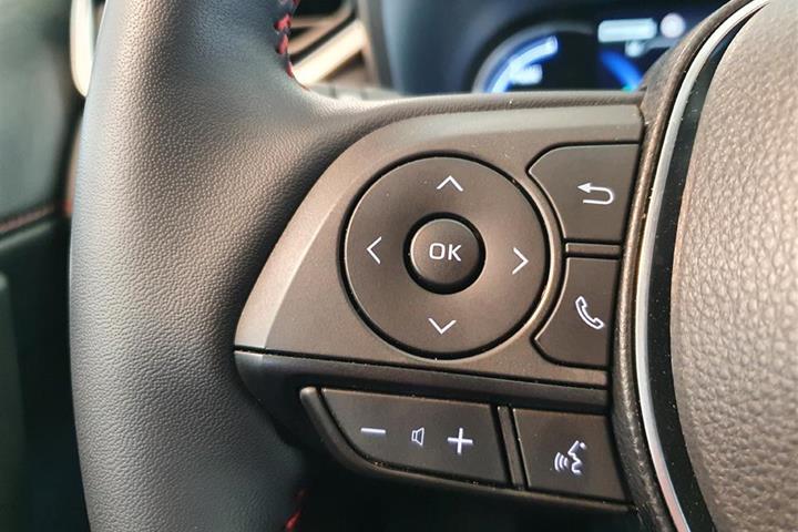 Grå Toyota RAV4 fra 2020