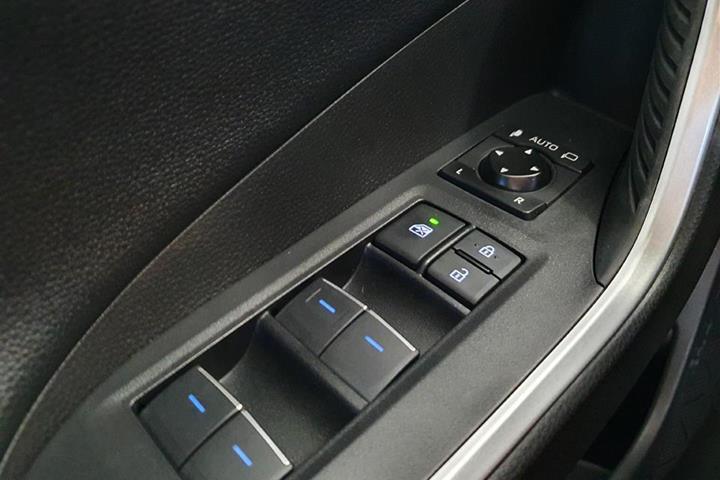 Grå Toyota RAV4 fra 2020