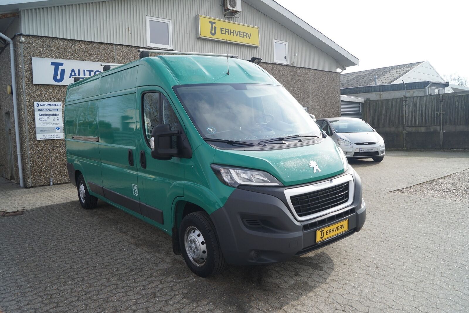 Grøn Peugeot Boxer 333 fra 2015