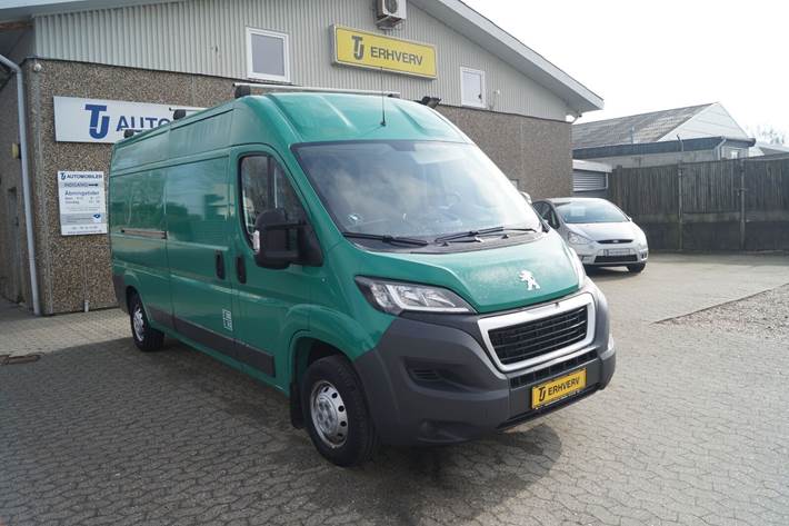 Grøn Peugeot Boxer 333 fra 2015