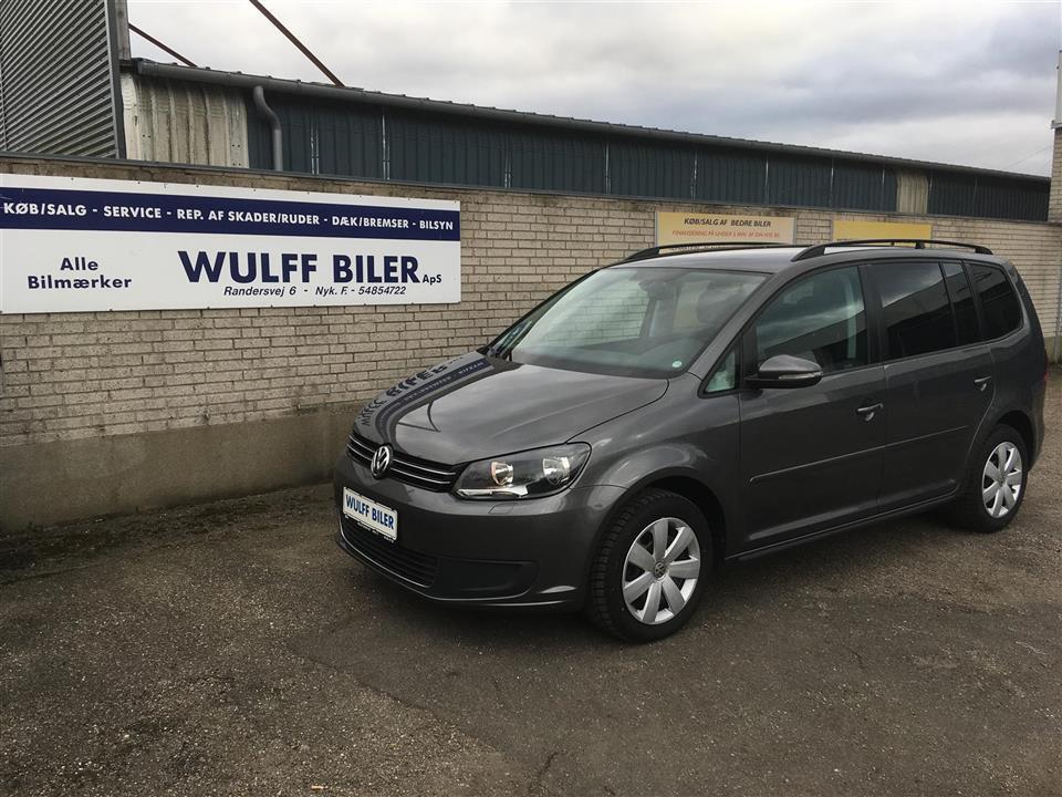 Grå VW Touran fra 2015