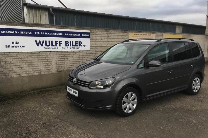 Grå VW Touran fra 2015