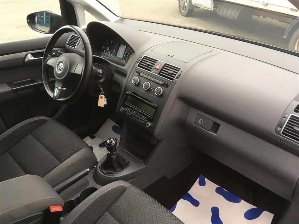 Grå VW Touran fra 2015
