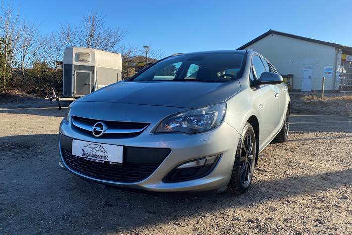 Grå Opel Astra fra 2013