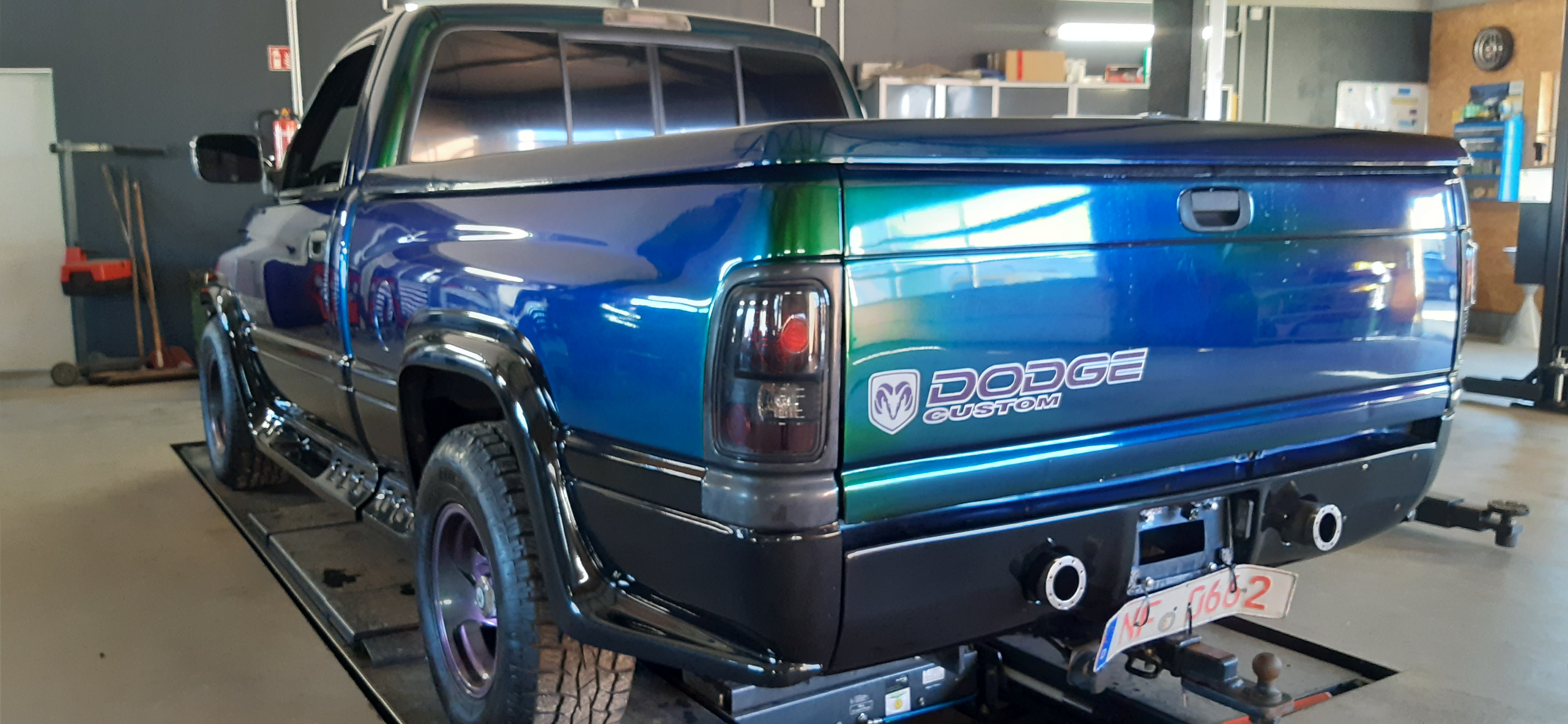 Grøn Dodge RAM 1500 fra 1995