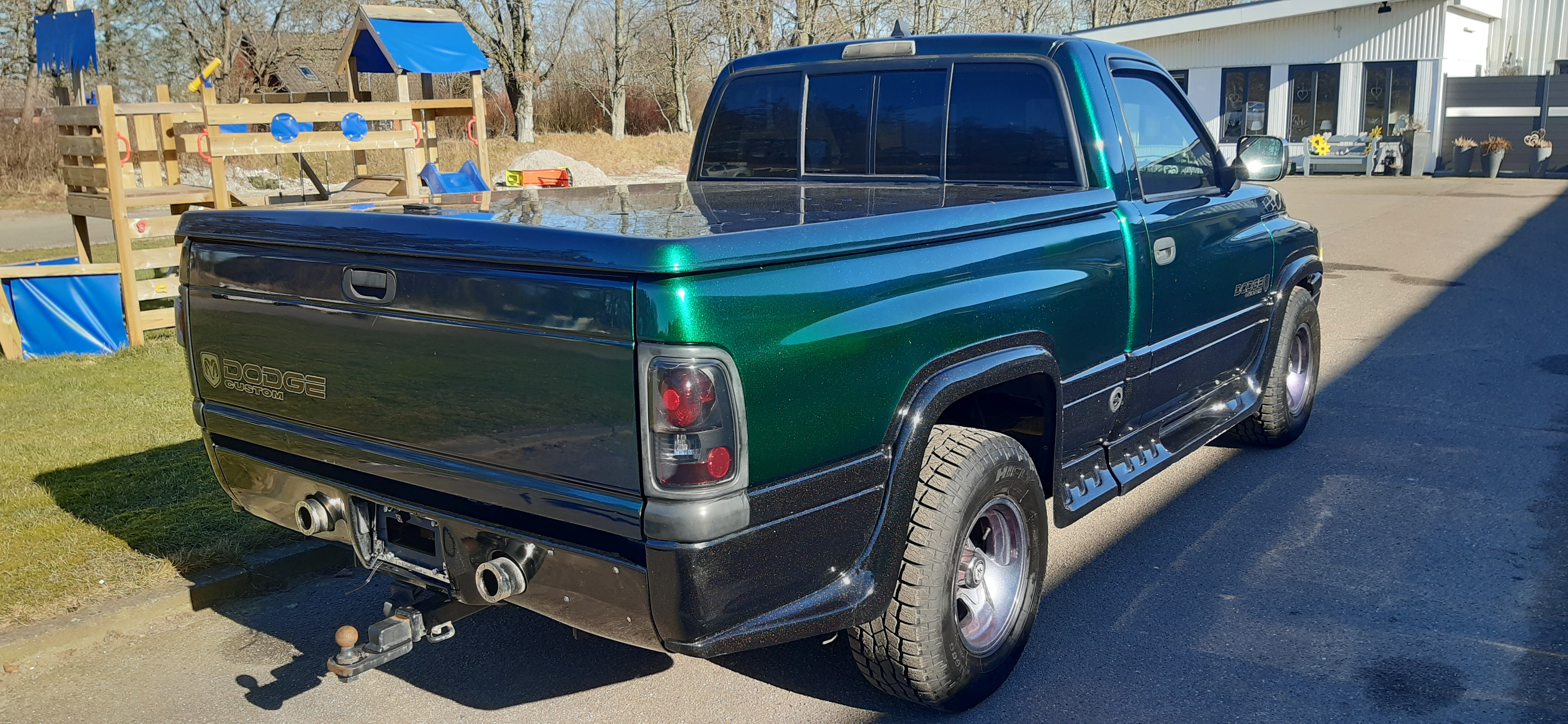Grøn Dodge RAM 1500 fra 1995