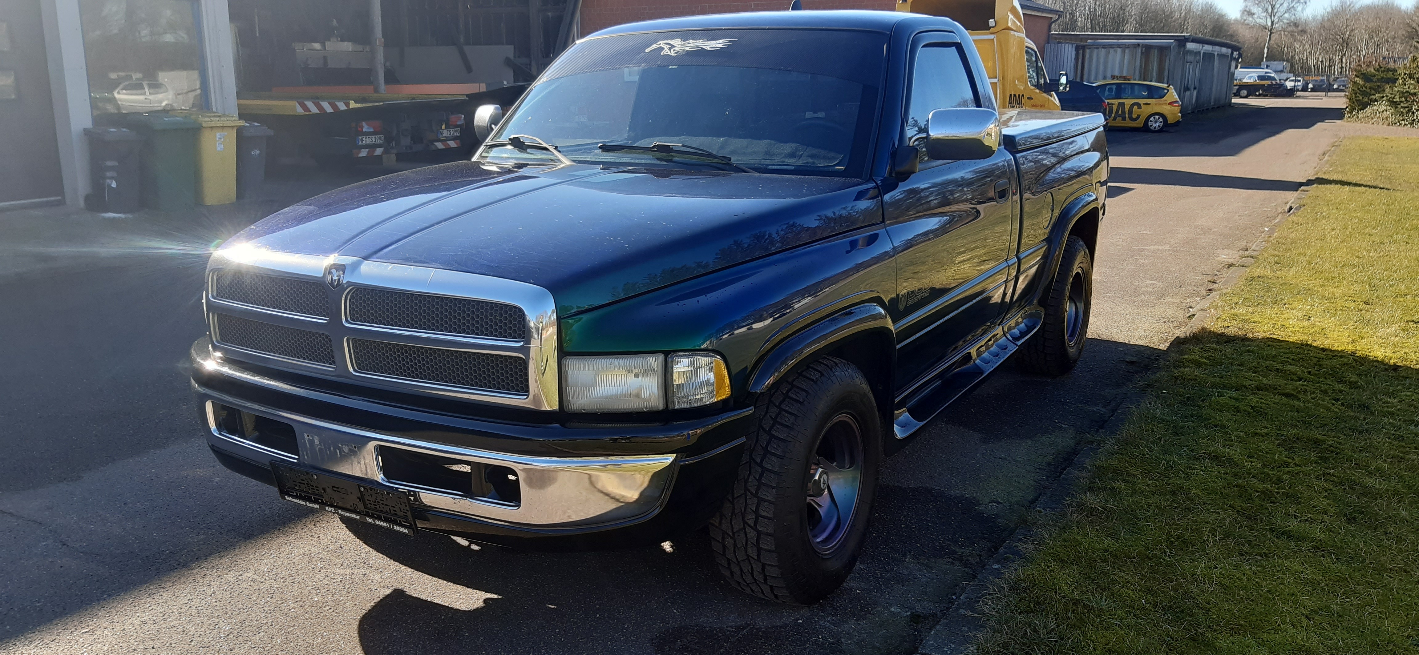 Grøn Dodge RAM 1500 fra 1995