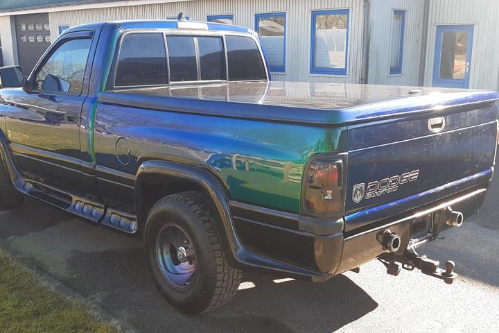 Grøn Dodge RAM 1500 fra 1995