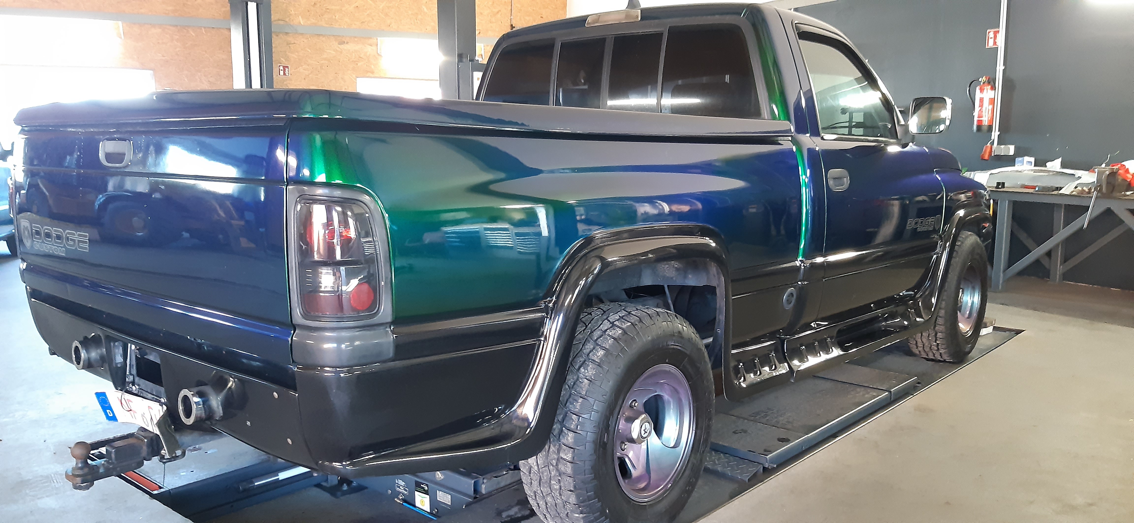 Grøn Dodge RAM 1500 fra 1995