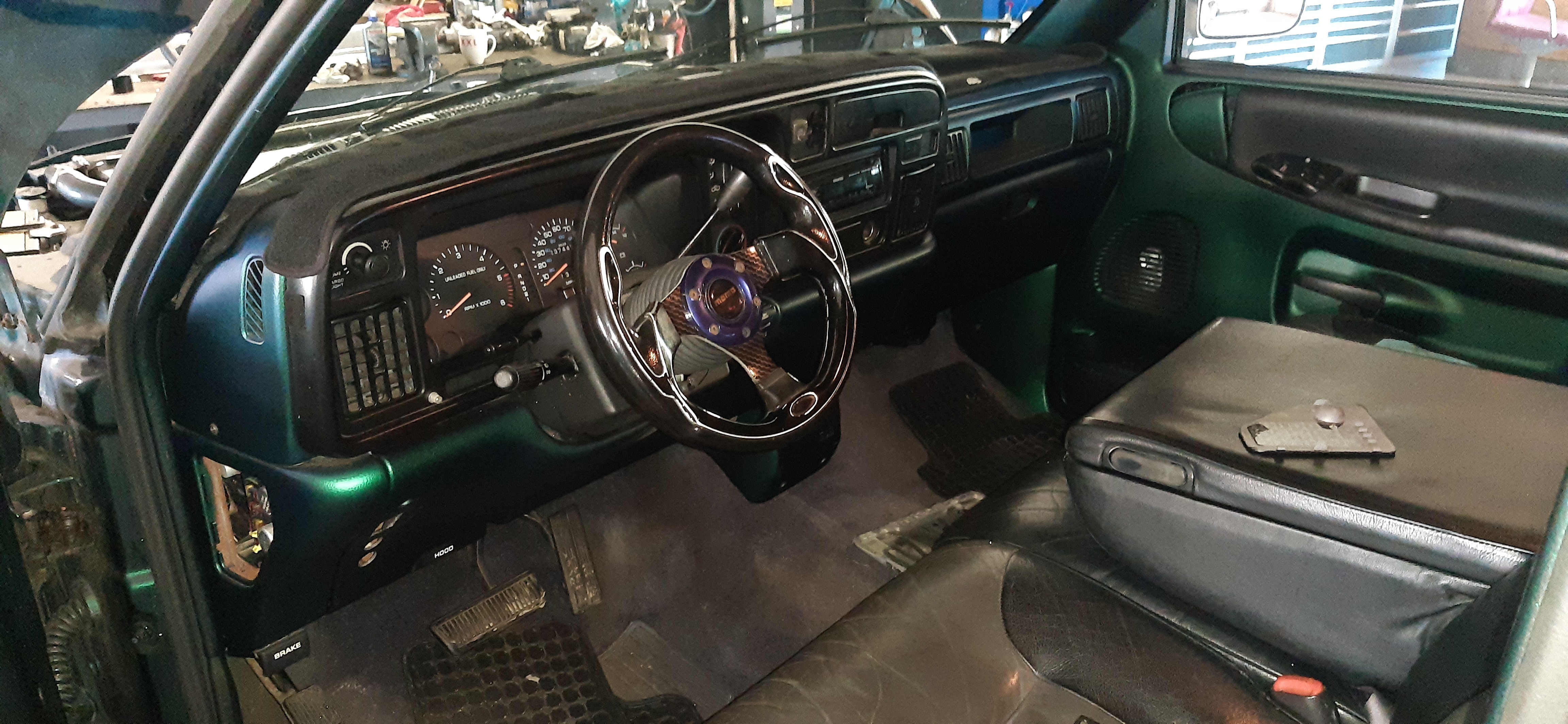 Grøn Dodge RAM 1500 fra 1995