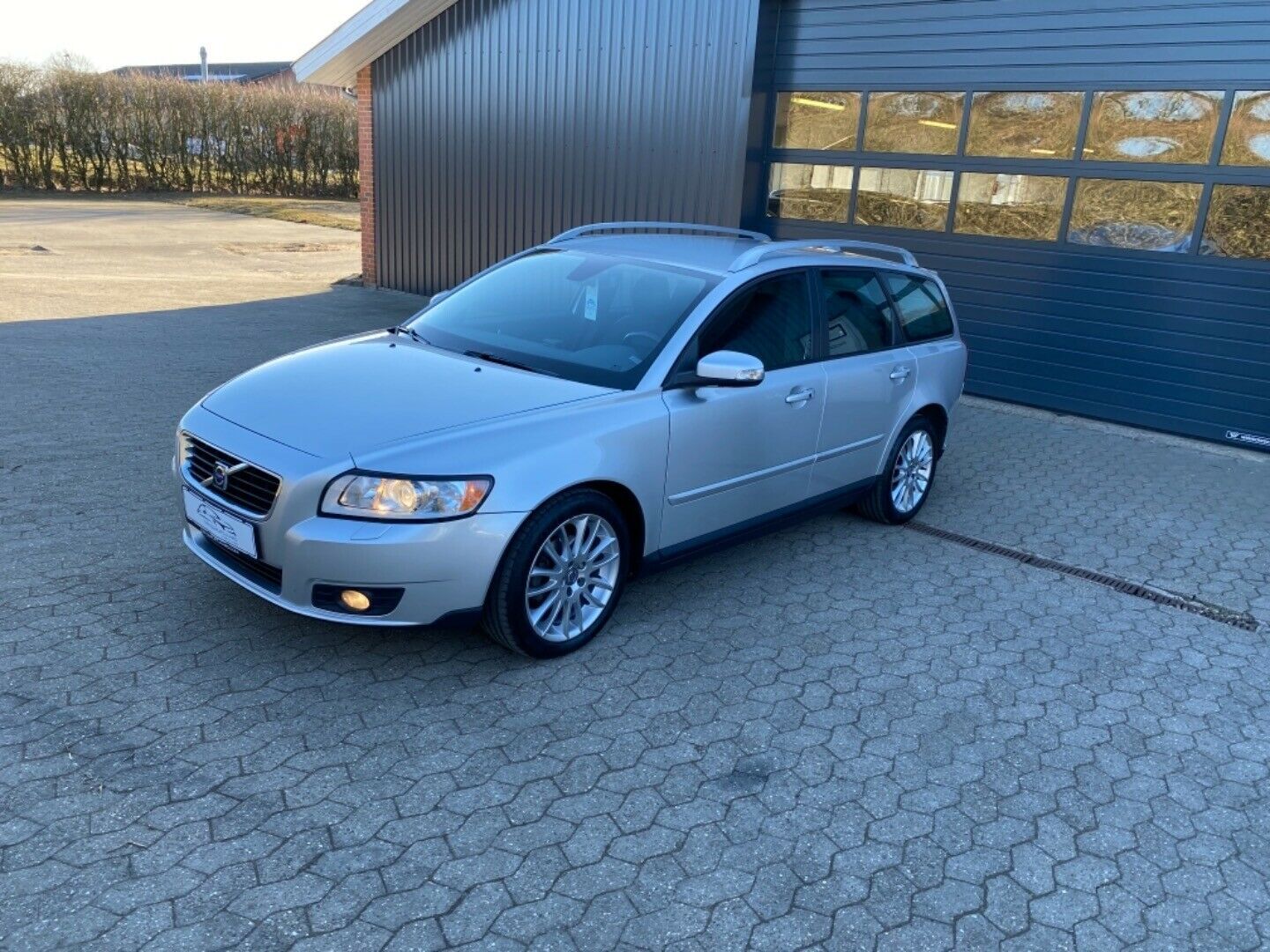Grå Volvo V50 fra 2008