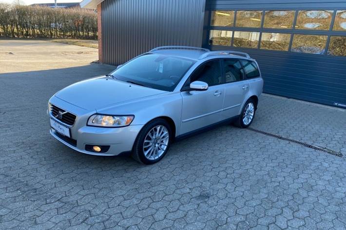 Grå Volvo V50 fra 2008