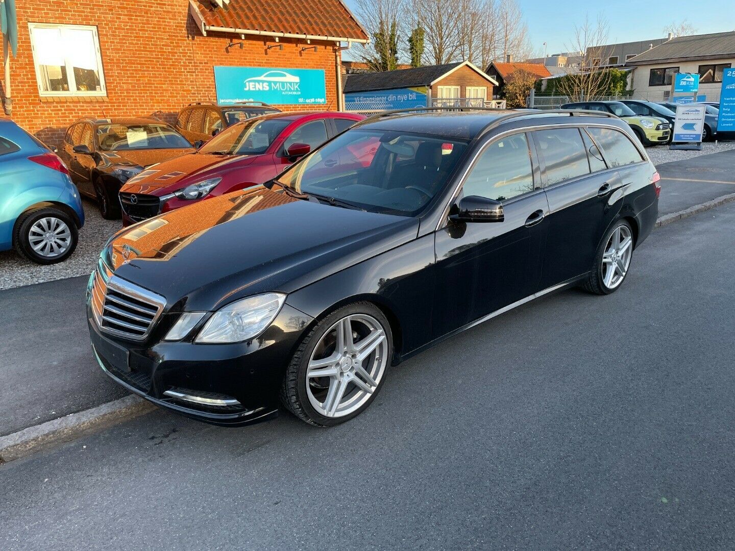 Grå Mercedes E200 fra 2012