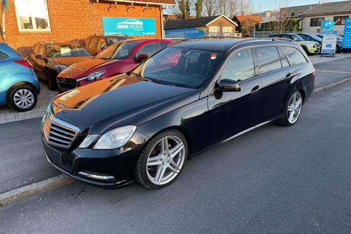 Grå Mercedes E200 fra 2012