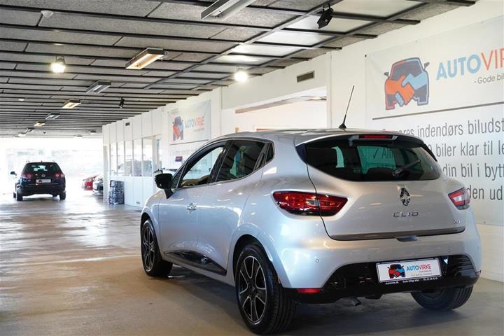 Grå Renault Clio fra 2015