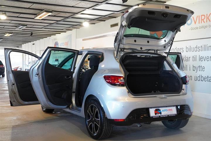 Grå Renault Clio fra 2015