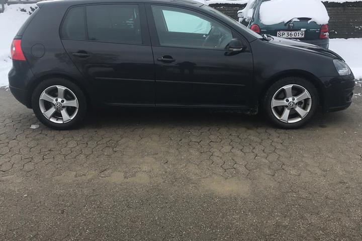 Sort VW Golf V fra 2008