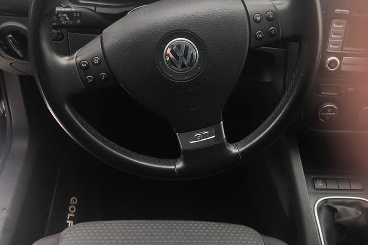 Sort VW Golf V fra 2008