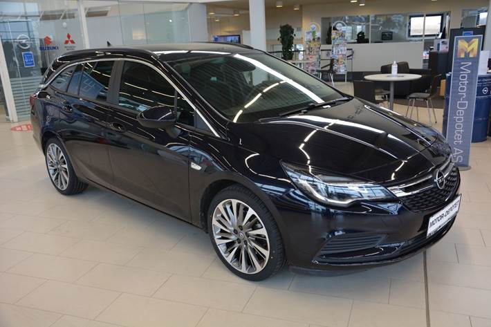 Blå Opel Astra fra 2019