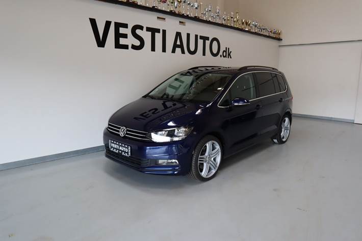 Blå VW Touran fra 2019